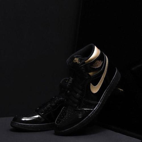 NIKE AIR JORDAN 1 RETRO HIGH OG BLACK GOLD