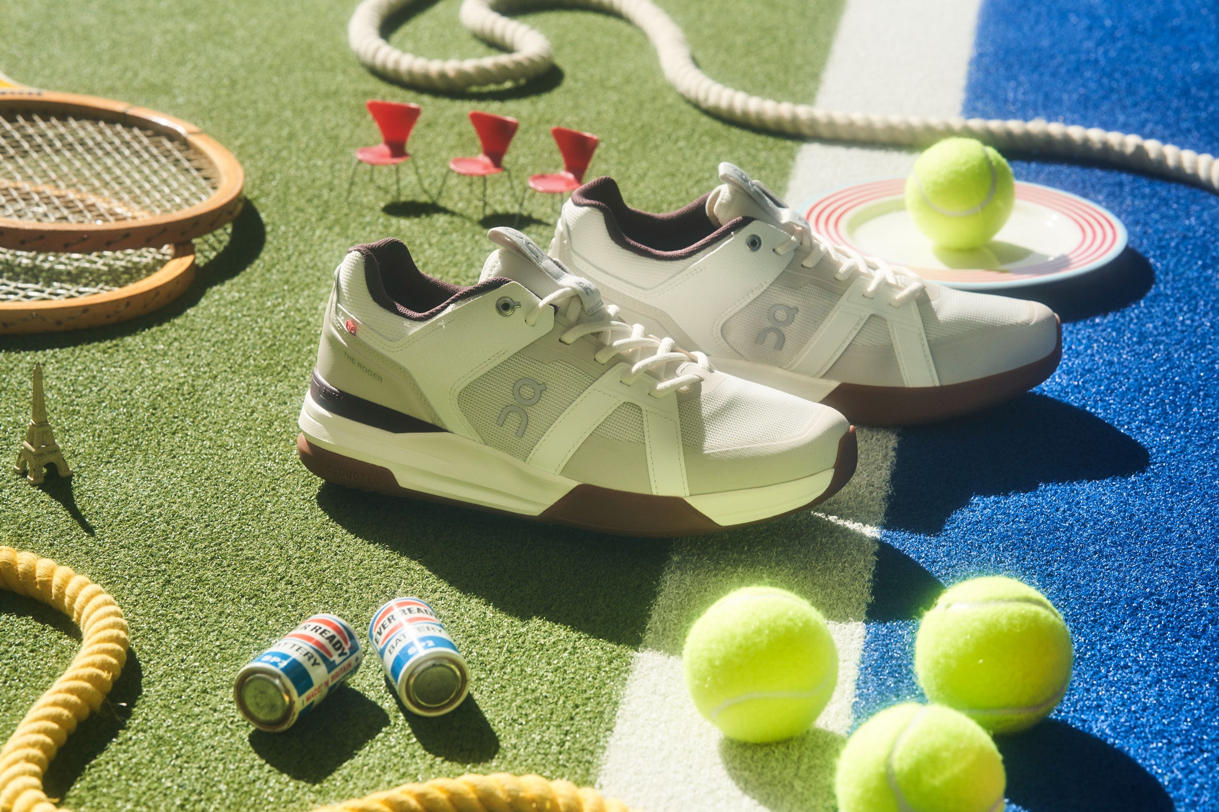 Collaboration between Swiss sports brand On and atmos Limited edition "THE ROGER Clubhouse Pro atmos"