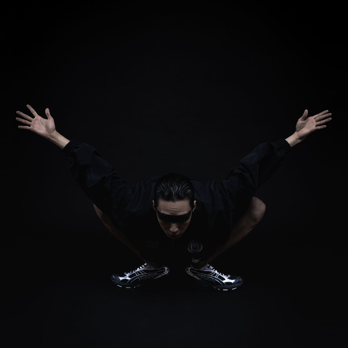 A collaborative item, the "GEL-KAYANO 14," featuring a special edition model by ASICS and atmos, featuring the up-and-coming Korean brand "Undermycar" as a third party.