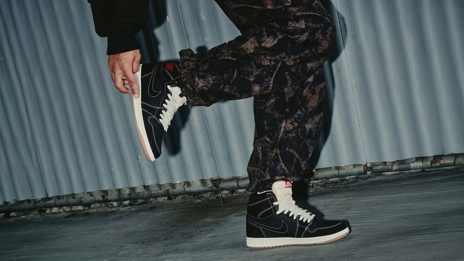 Air Jordan 1 Retro High OG Flight Club "Black and Sail"