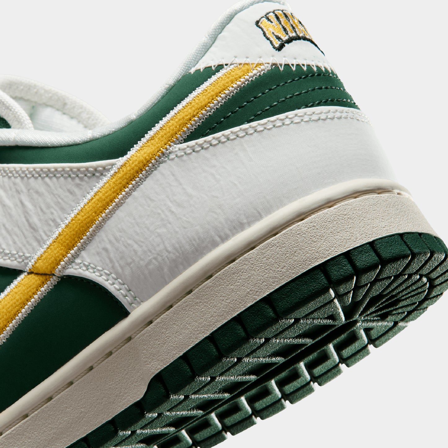 Nike Dunk Low Retro