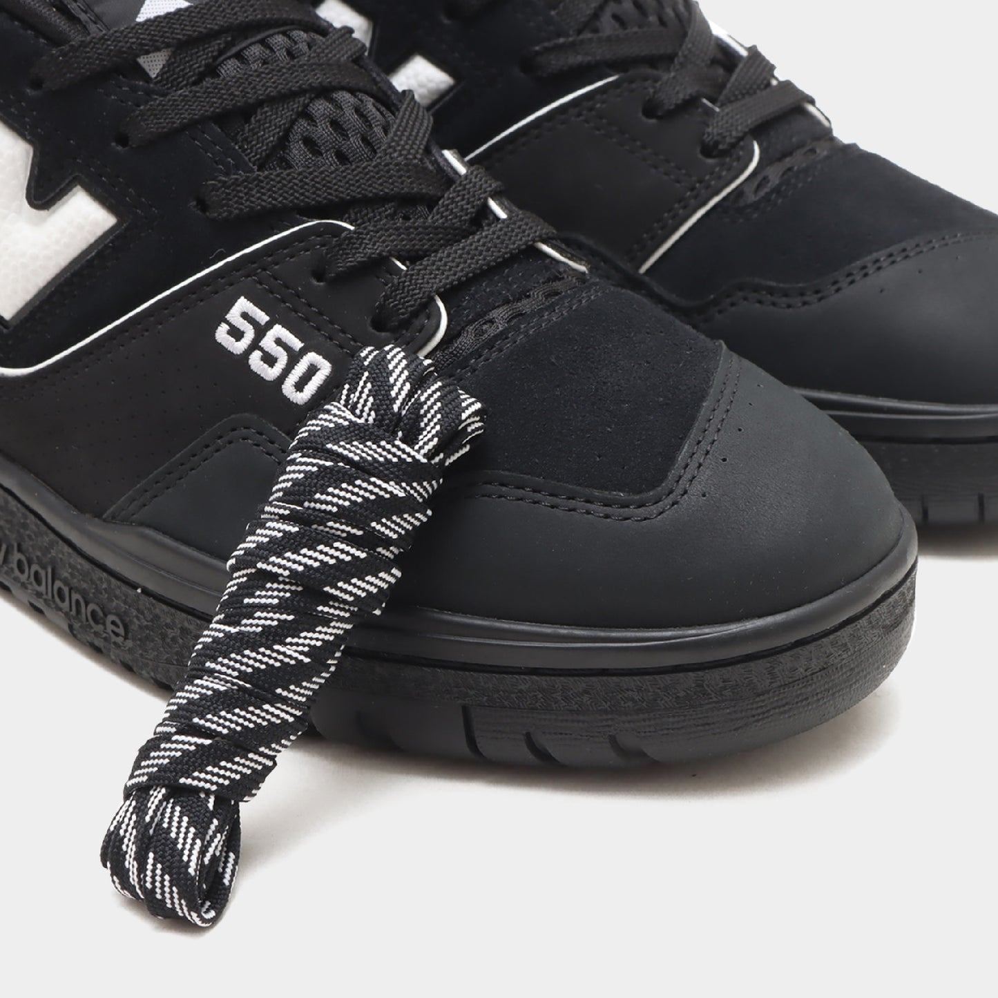 New Balance x atmos 550 "Back in Black"