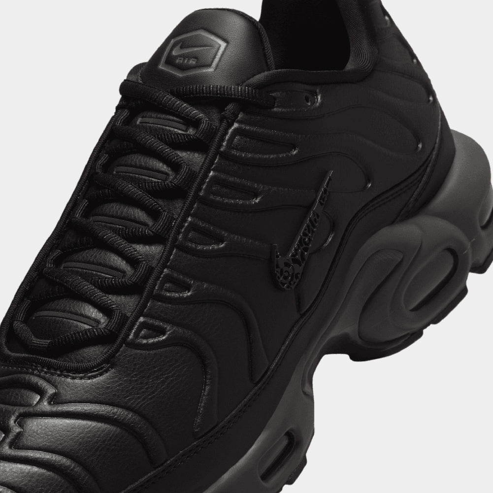 air max plus se triple black