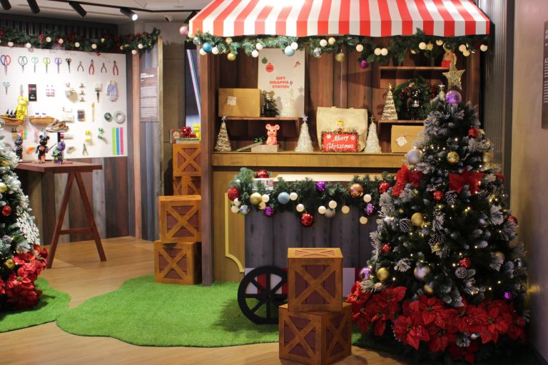 CELEBRATE A JOYFUL CHRISTMAS TOGETHER AT ATMOS KL