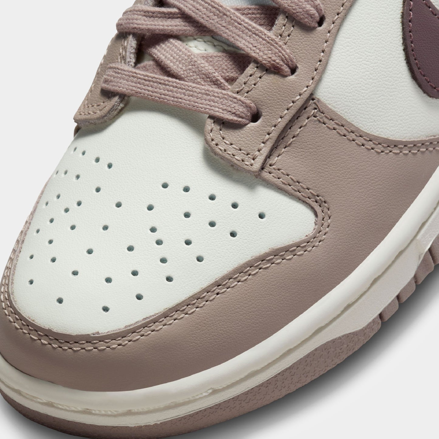 Nike Dunk Low "Diffused Taupe" (W)